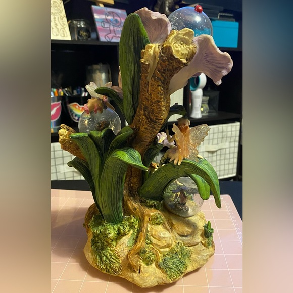 Classic Treasures. Musical, Fairy Sculpture with 3 Mini Water Globes. - Picture 2 of 3